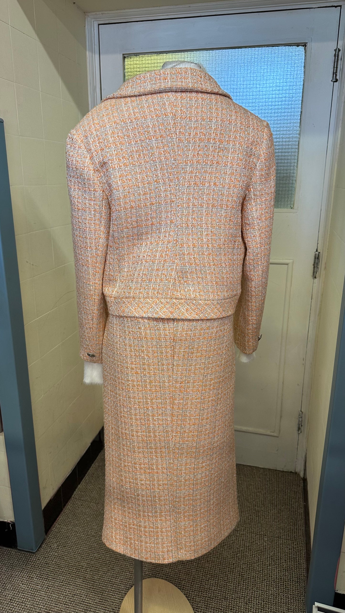 Designer Karen Millen 2 Piece Apricot Suit Jacket Size 16 but small fitting, Skirt Size 14 (best fit Size M/L)