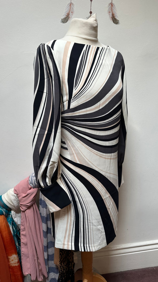 Richard Allen x H&M New with Tags Size 6 but big fitting