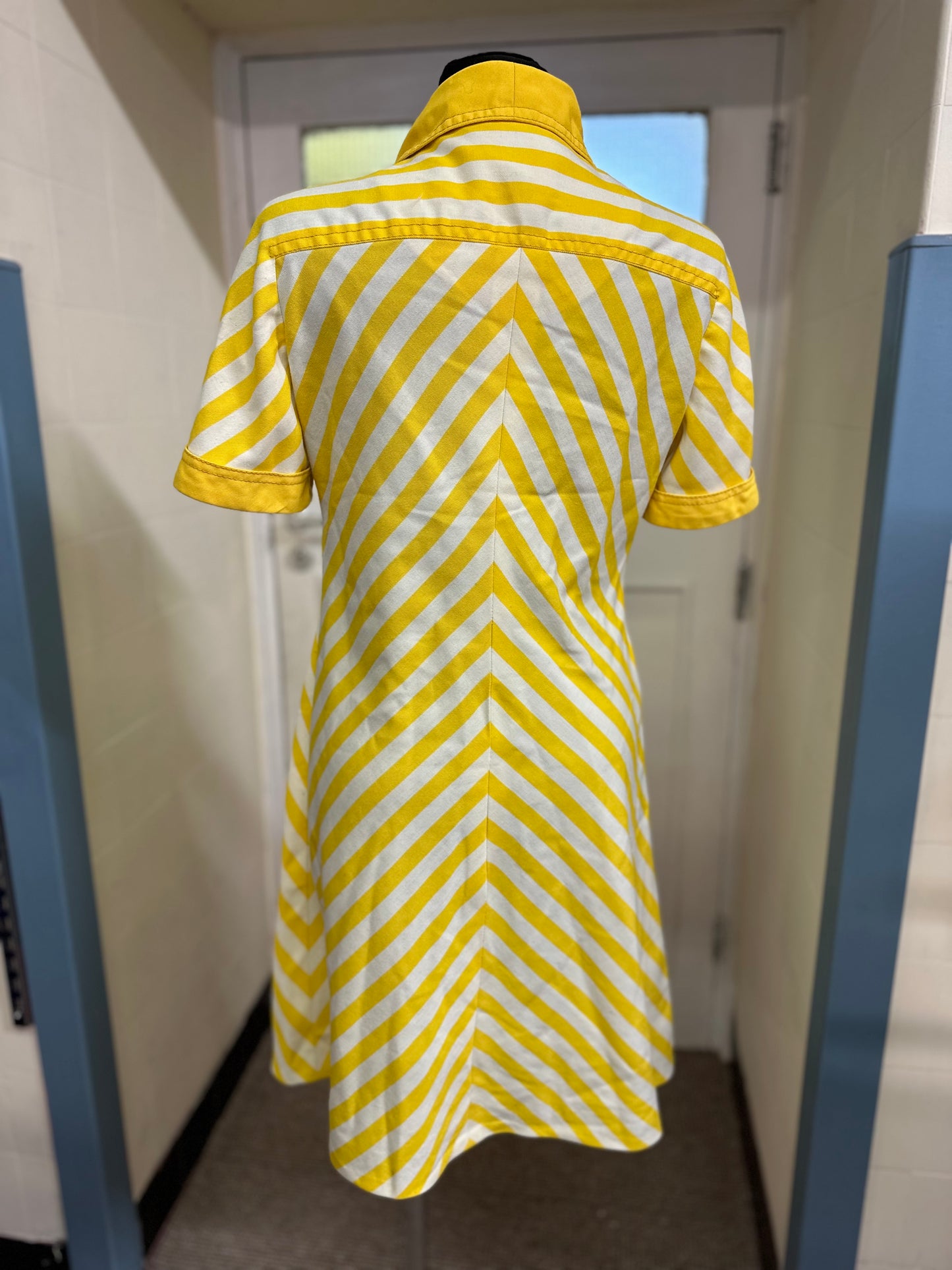 Gigi Vintage 60’s Dress, Best Fit Size 10/12, one slight stain, see last photo