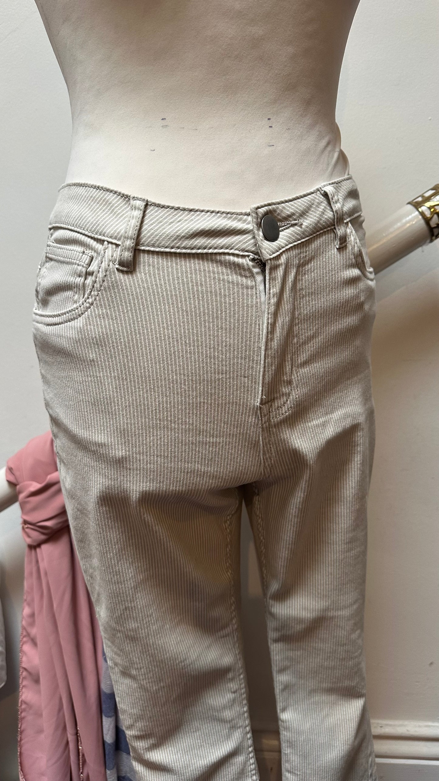 Dunnes Cream Cropped Trousers Size 10