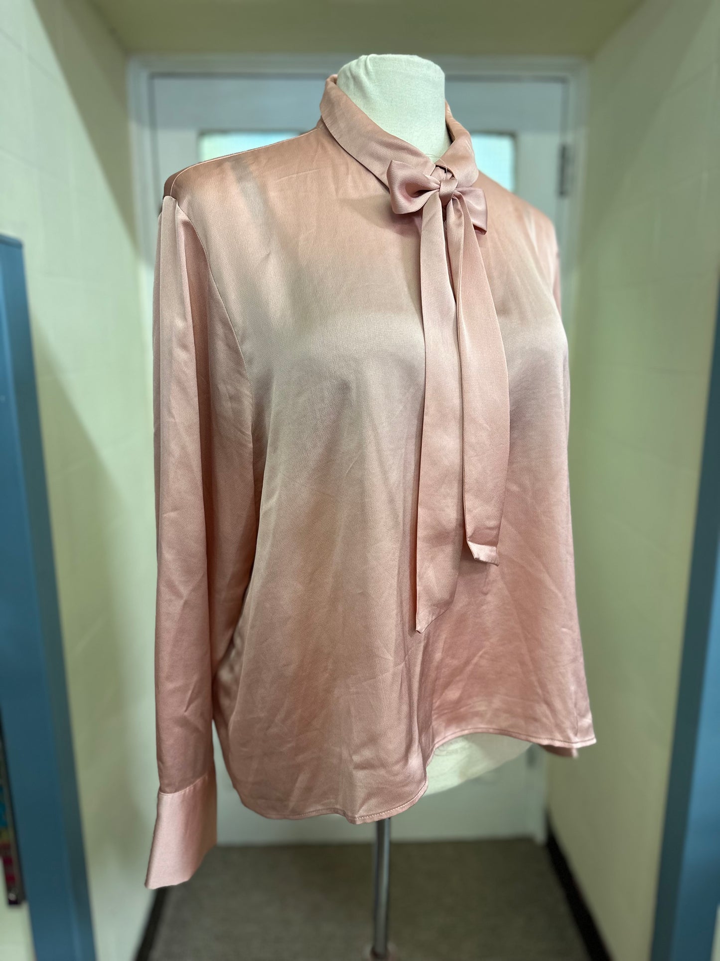 Boohoo Blush Pink Blouse with detachable Pussybow, Size 24