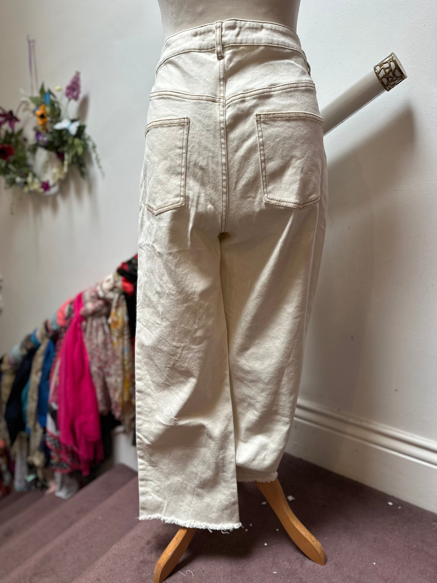Gallery Cream Jeans Size 14