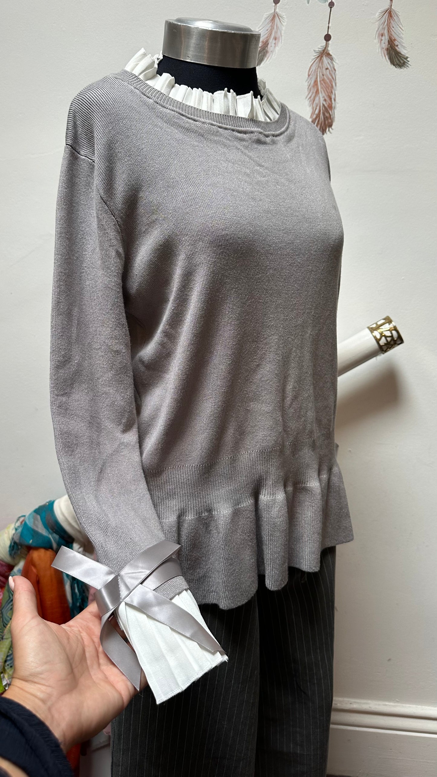 Cameo Rose Grey Pretty Sweater Size M