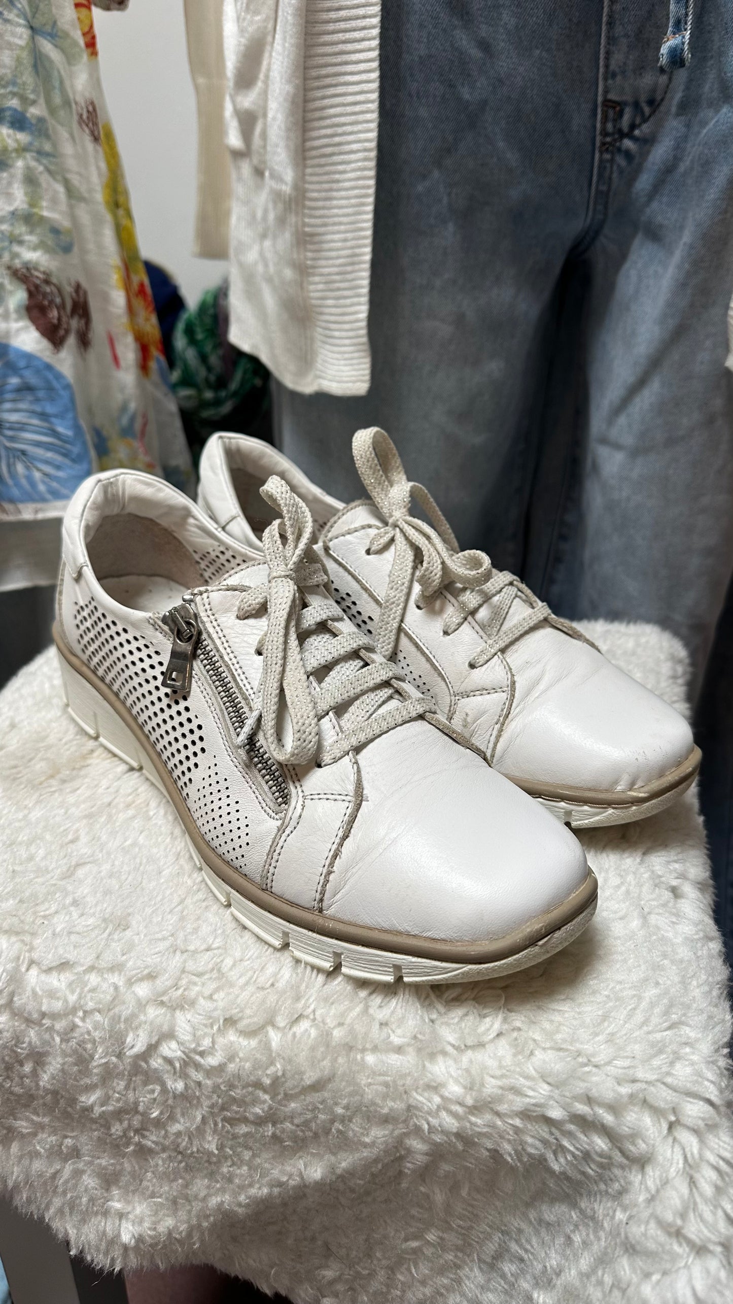 Soft mode Leather Trainers Size 8 (EU 42)
