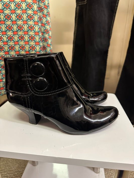 Clarks Patent Low Heel Boots Size 4 (signs of wear on the inside of one boot (see last photo)