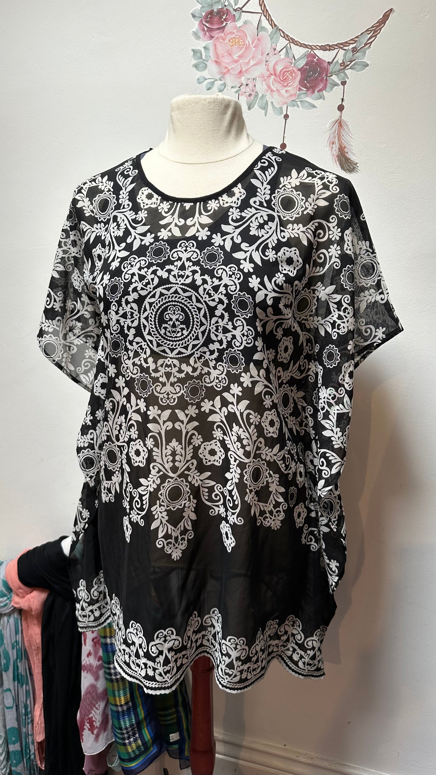 Dunnes Semi-Sheer Top Size 14