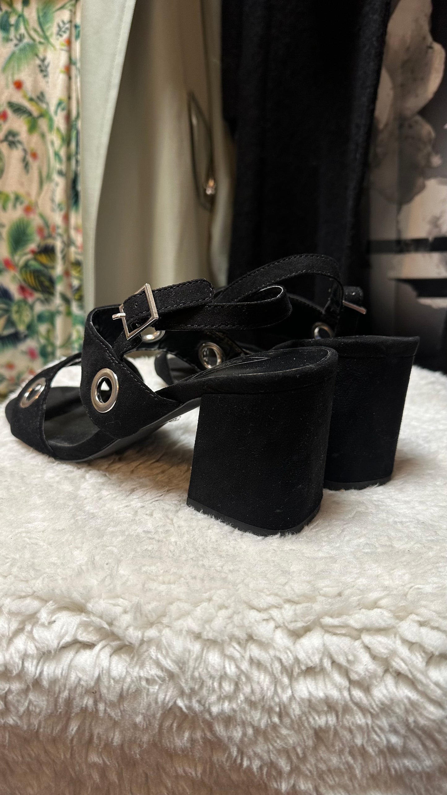 St Sana Block Heel Sandal Size 3.5