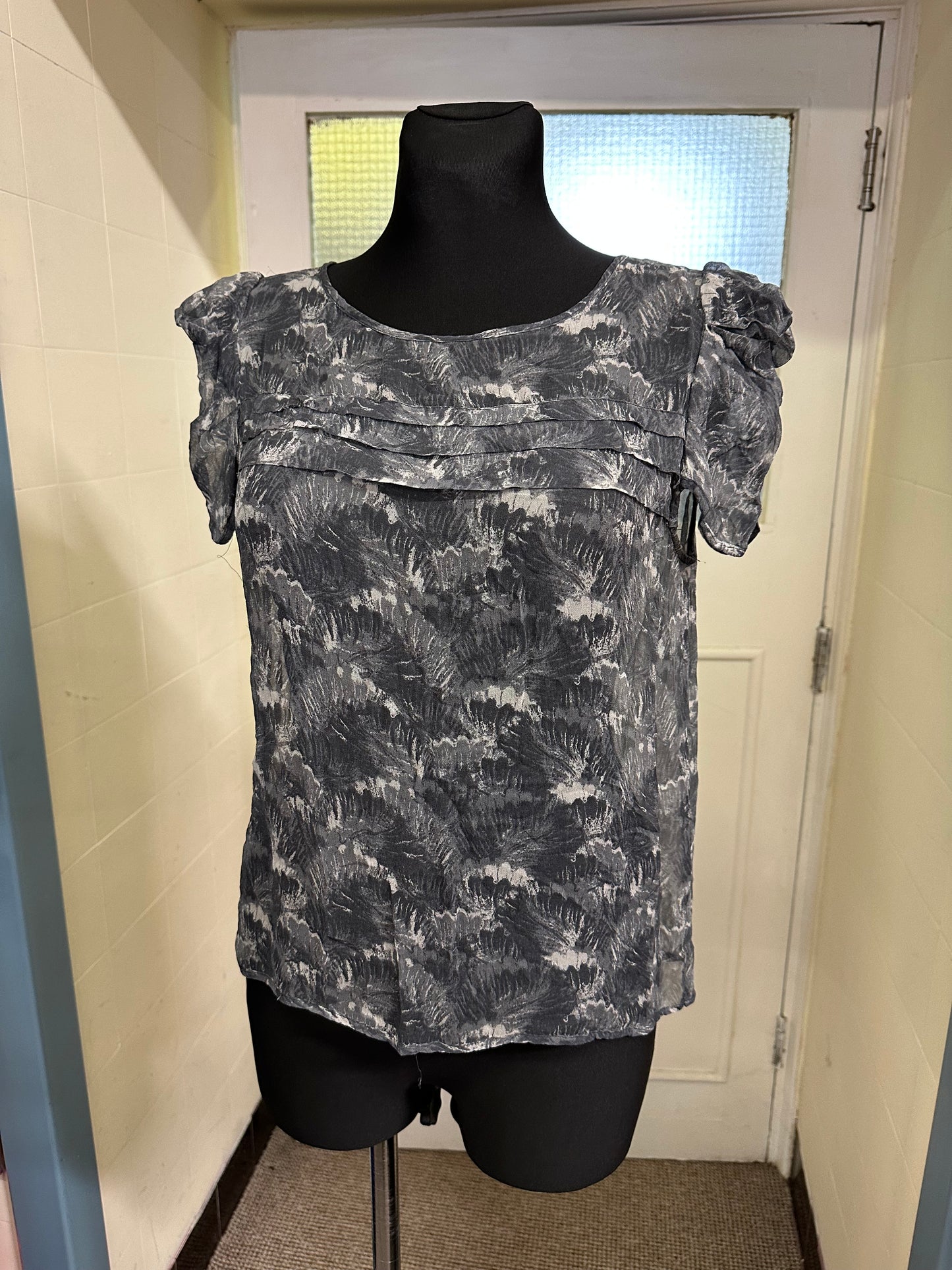 Designer Truly 100% Silk Top Size 16 (Small Fitting)