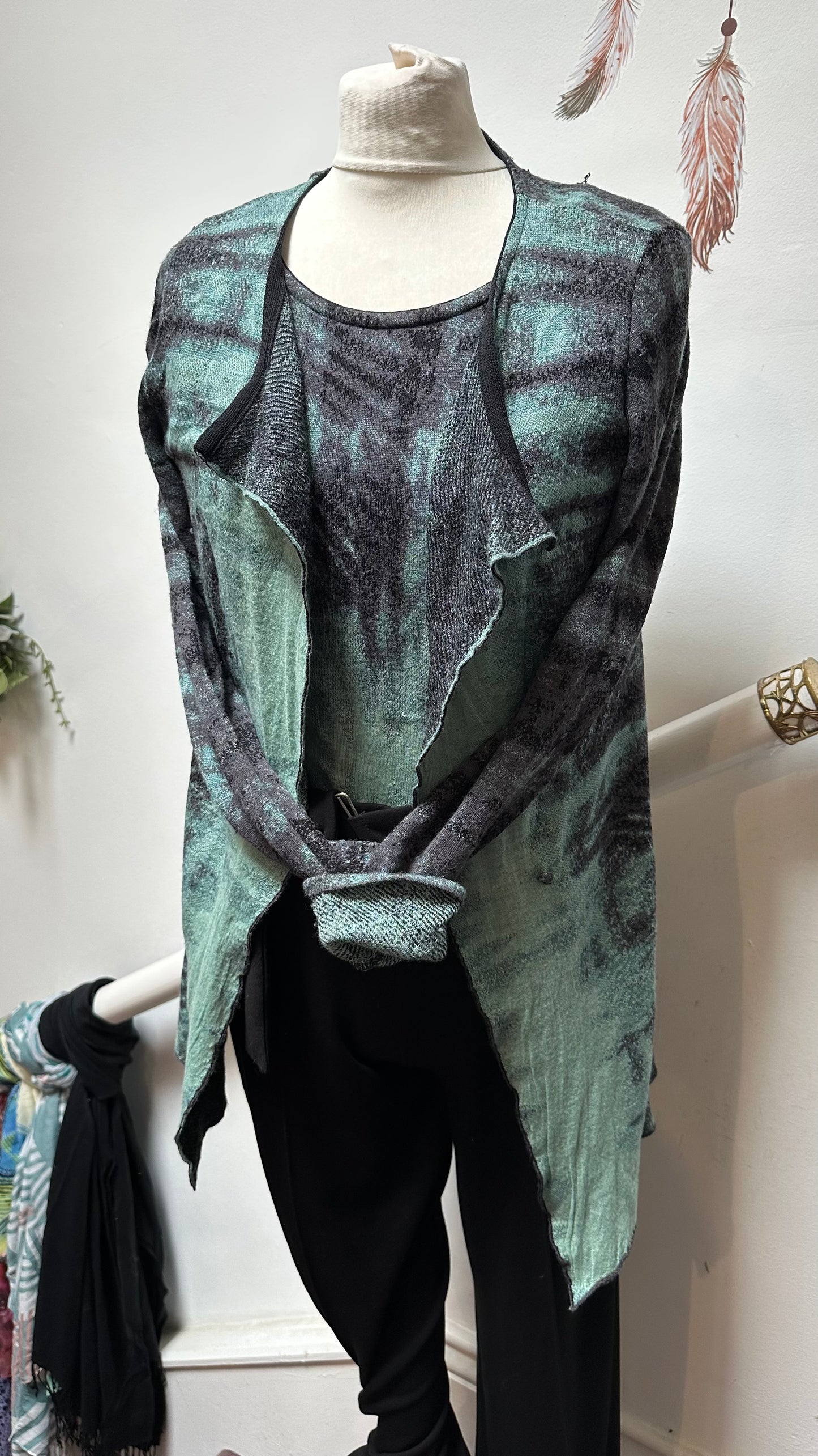 Designer Aldo Martins 2 Piece Knitwear Size 10 (few threads pulled)