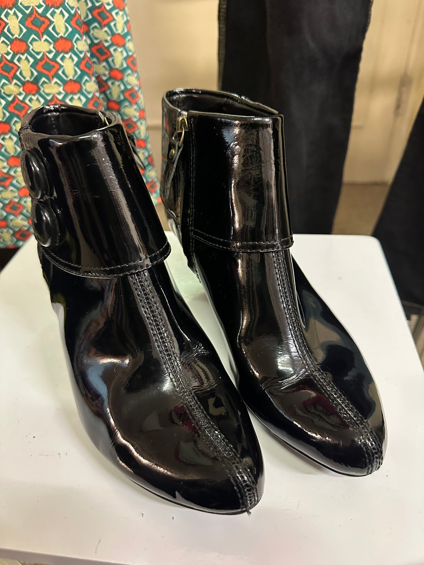 Clarks Patent Low Heel Boots Size 4 (signs of wear on the inside of one boot (see last photo)