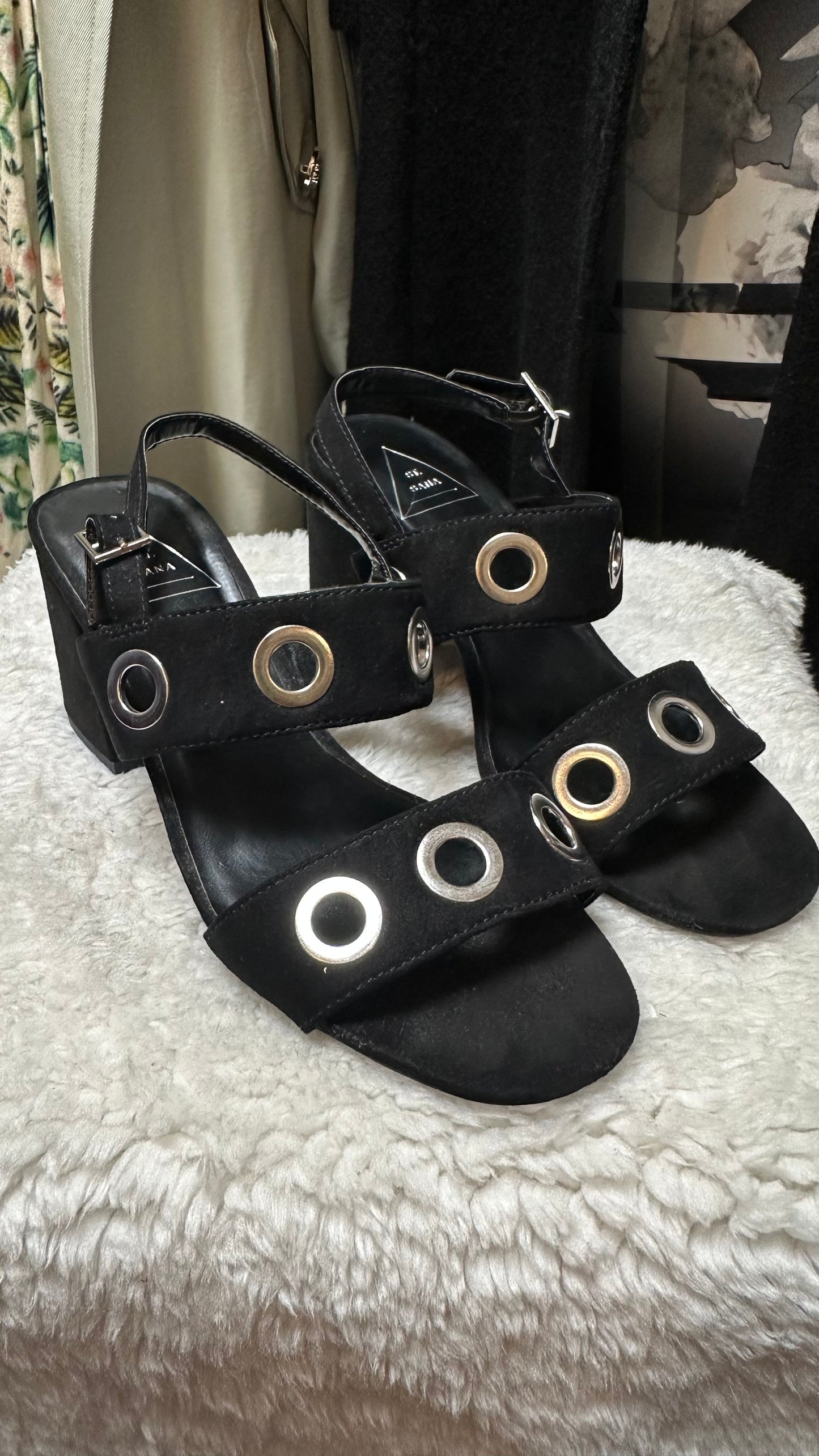 St Sana Block Heel Sandal Size 3.5