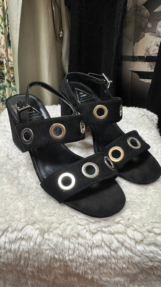 St Sana Block Heel Sandal Size 3.5
