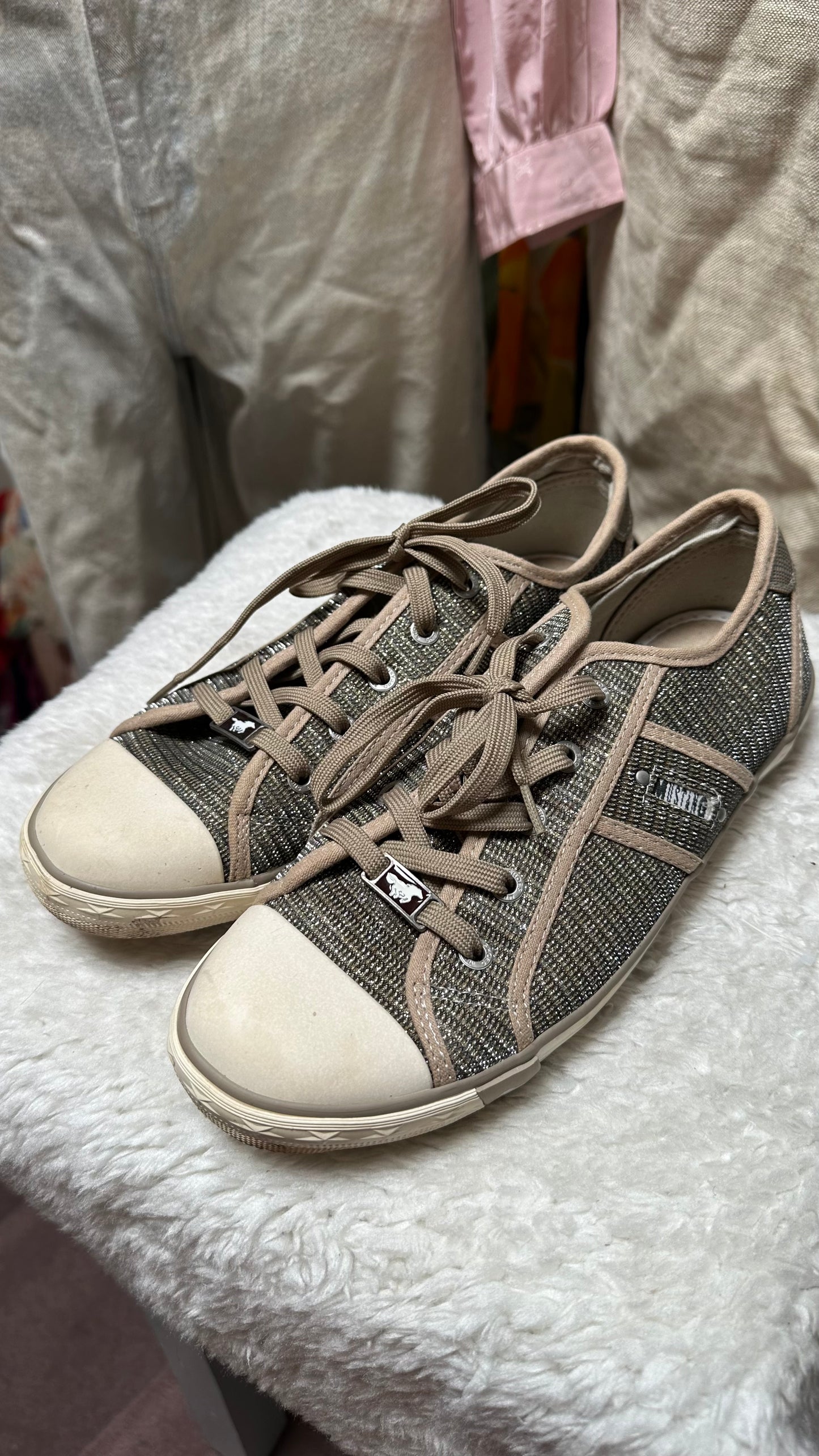 Mustang Sparkles Trainers Size 6