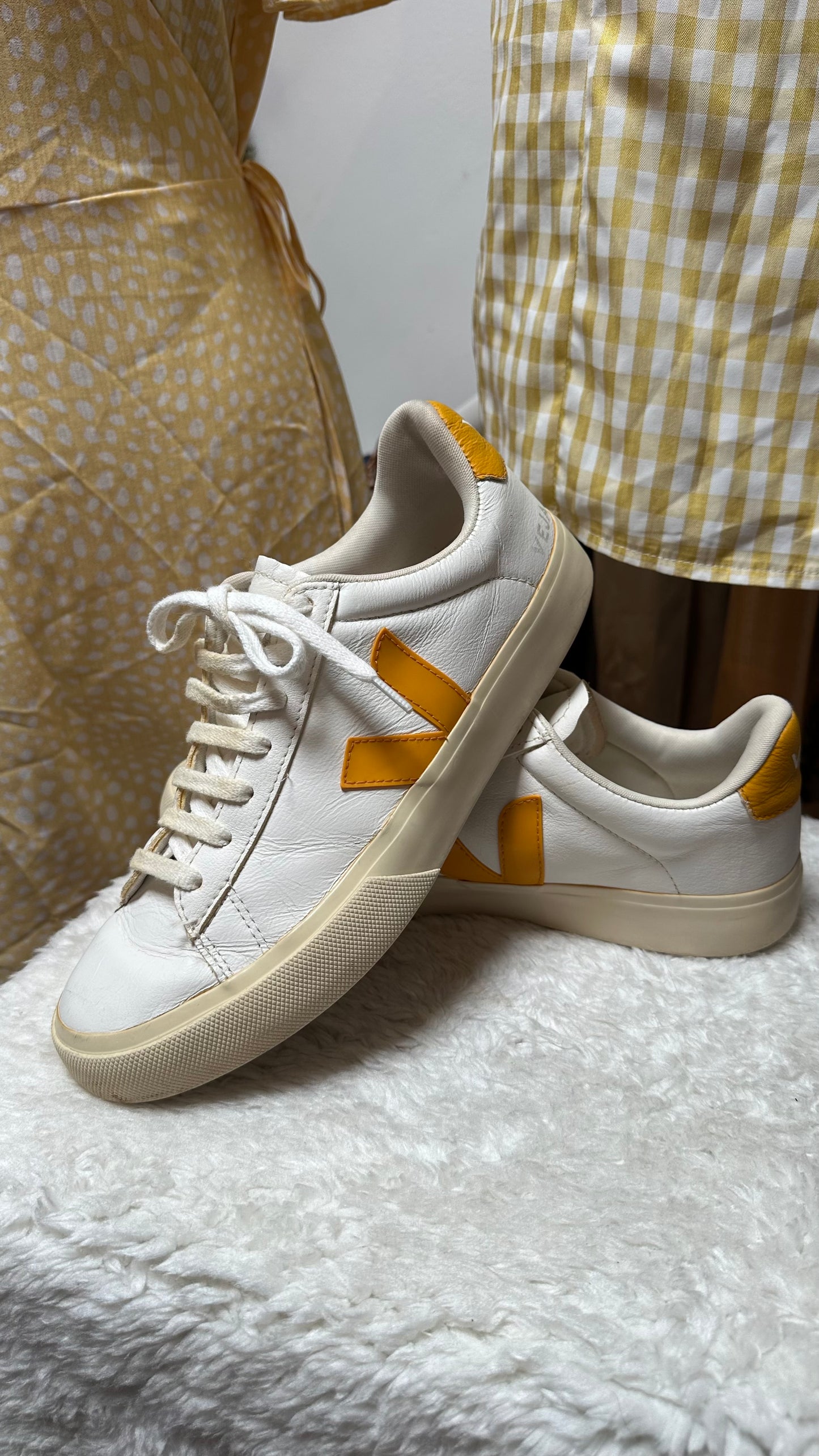 Veja Leather Trainers Size 8 Laces need a wash