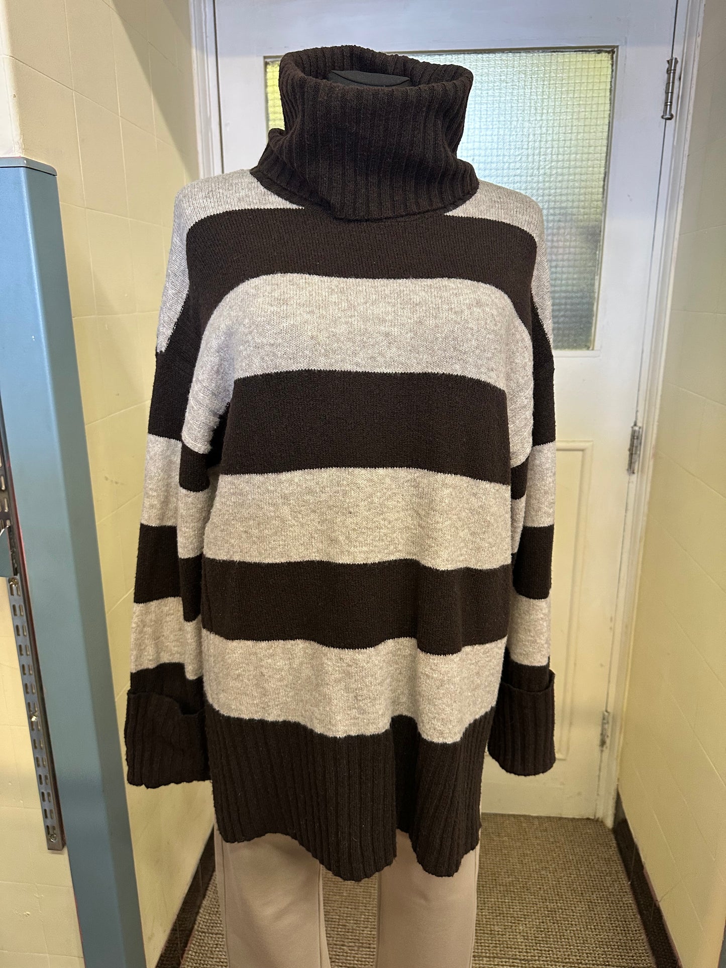 George Brown/Cream Turtleneck Size 12/14