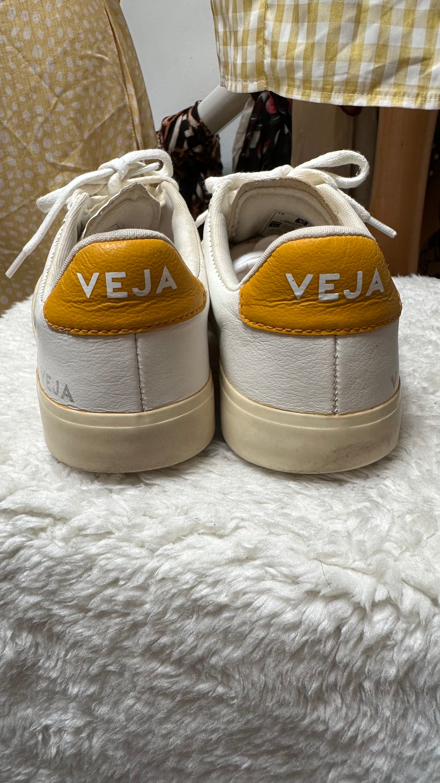 Veja Leather Trainers Size 8 Laces need a wash