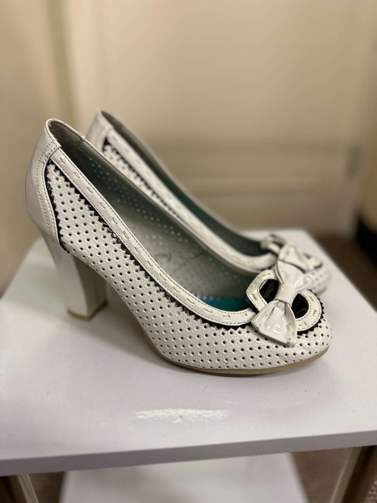 Eighty Eight White Patent Block Heel, Size 40