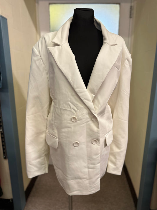 Boohoo x Kourtney Kardashian White PU Leather jacket New with Tags Size XXL