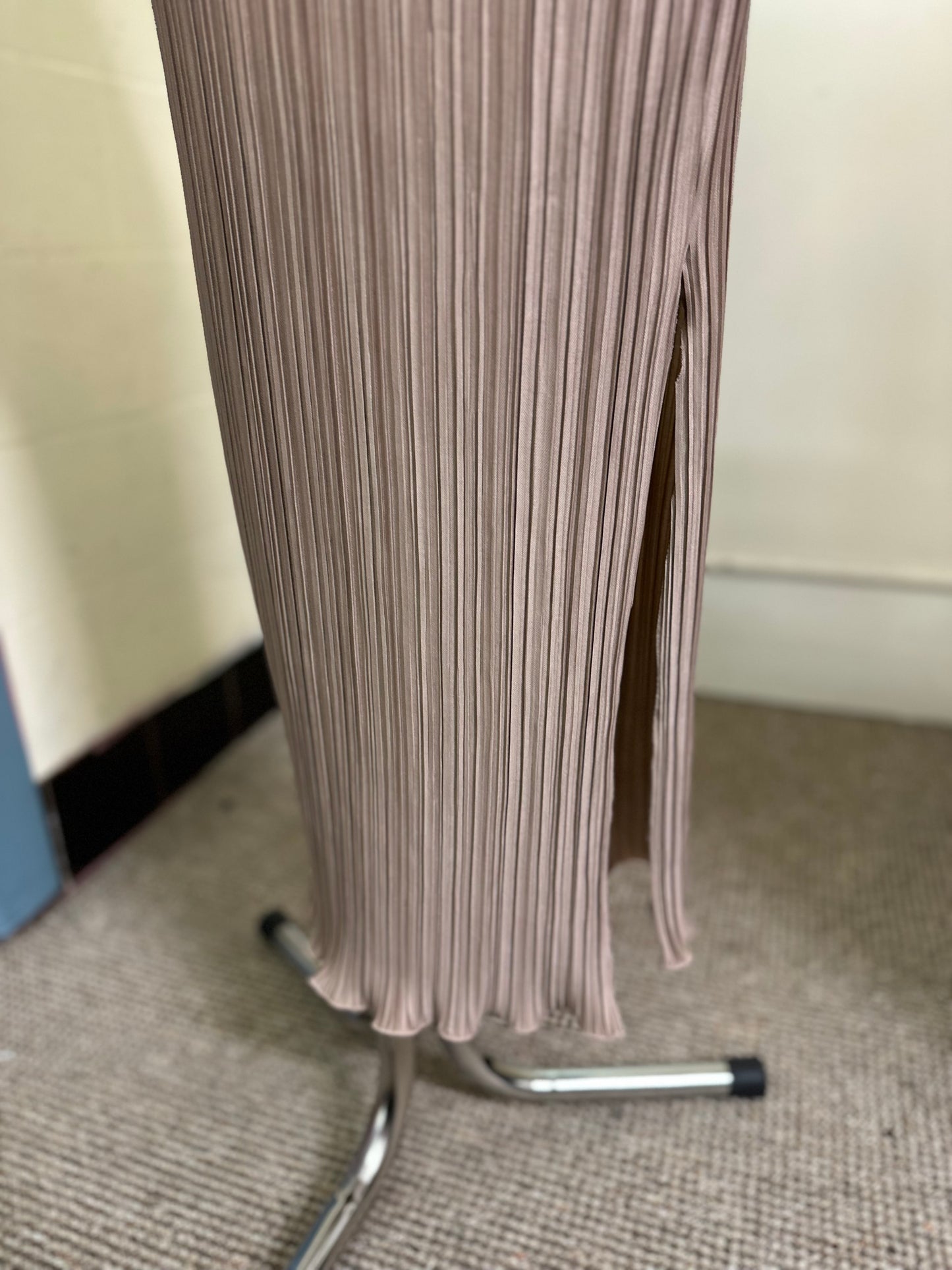 In Other Words Satin Pleated Skirt Size 8