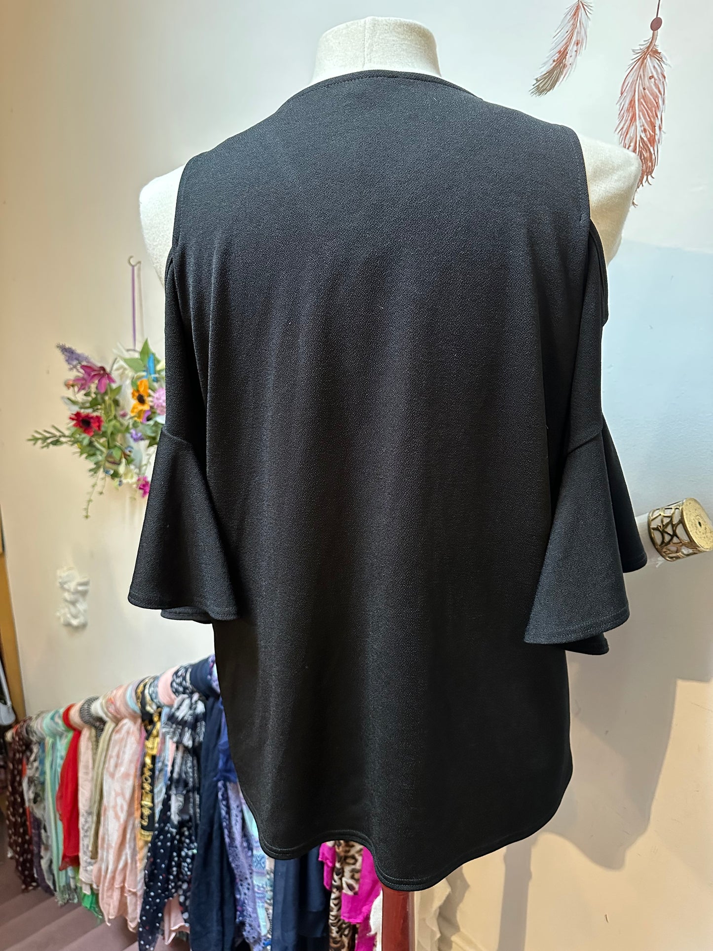 Capsule Cold Shoulder Top Size 18
