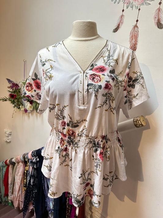 Yoins Floral Top Size 24 but small fitting