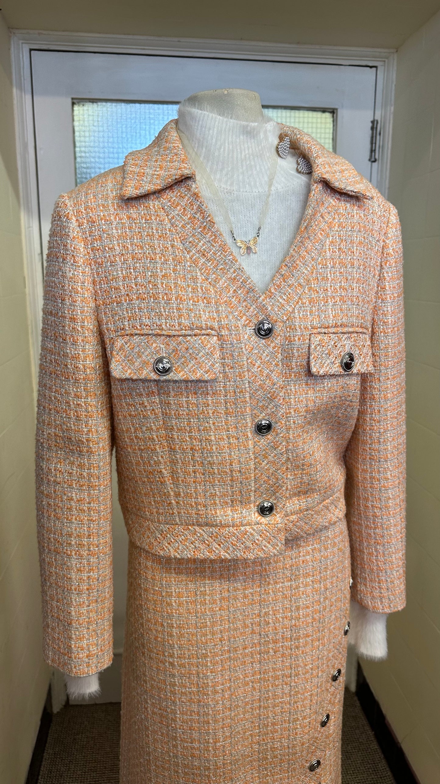 Designer Karen Millen 2 Piece Apricot Suit Jacket Size 16 but small fitting, Skirt Size 14 (best fit Size M/L)