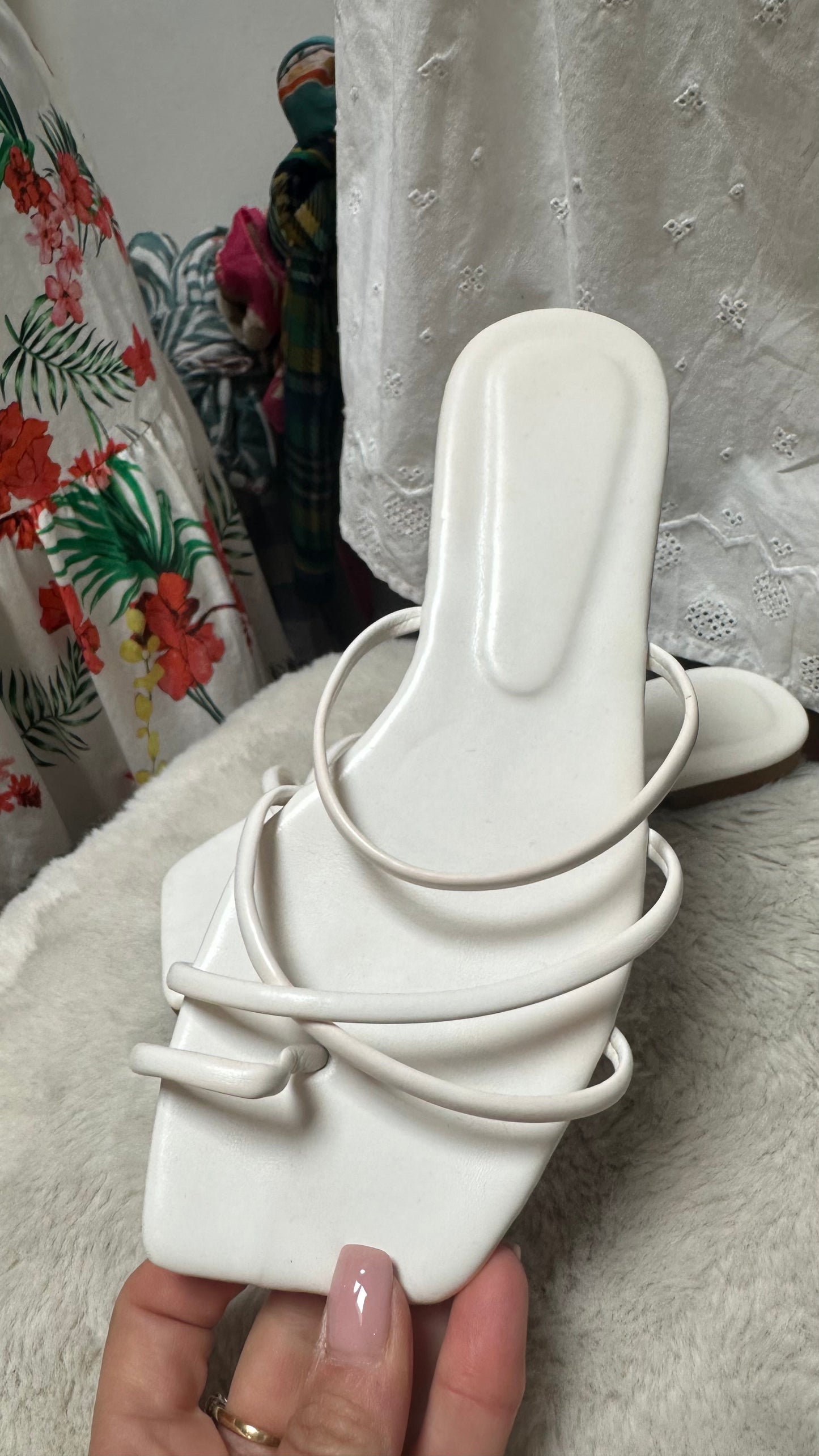 White Föat Sandals Size 5