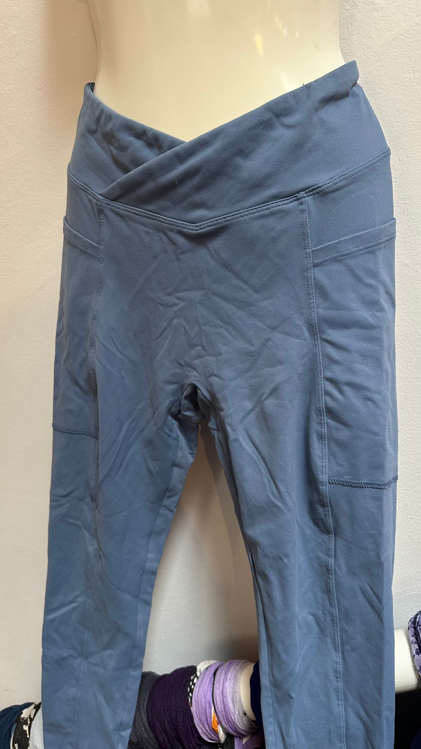 Bo+Tee Scrunch Bum Sports Leggings Size S