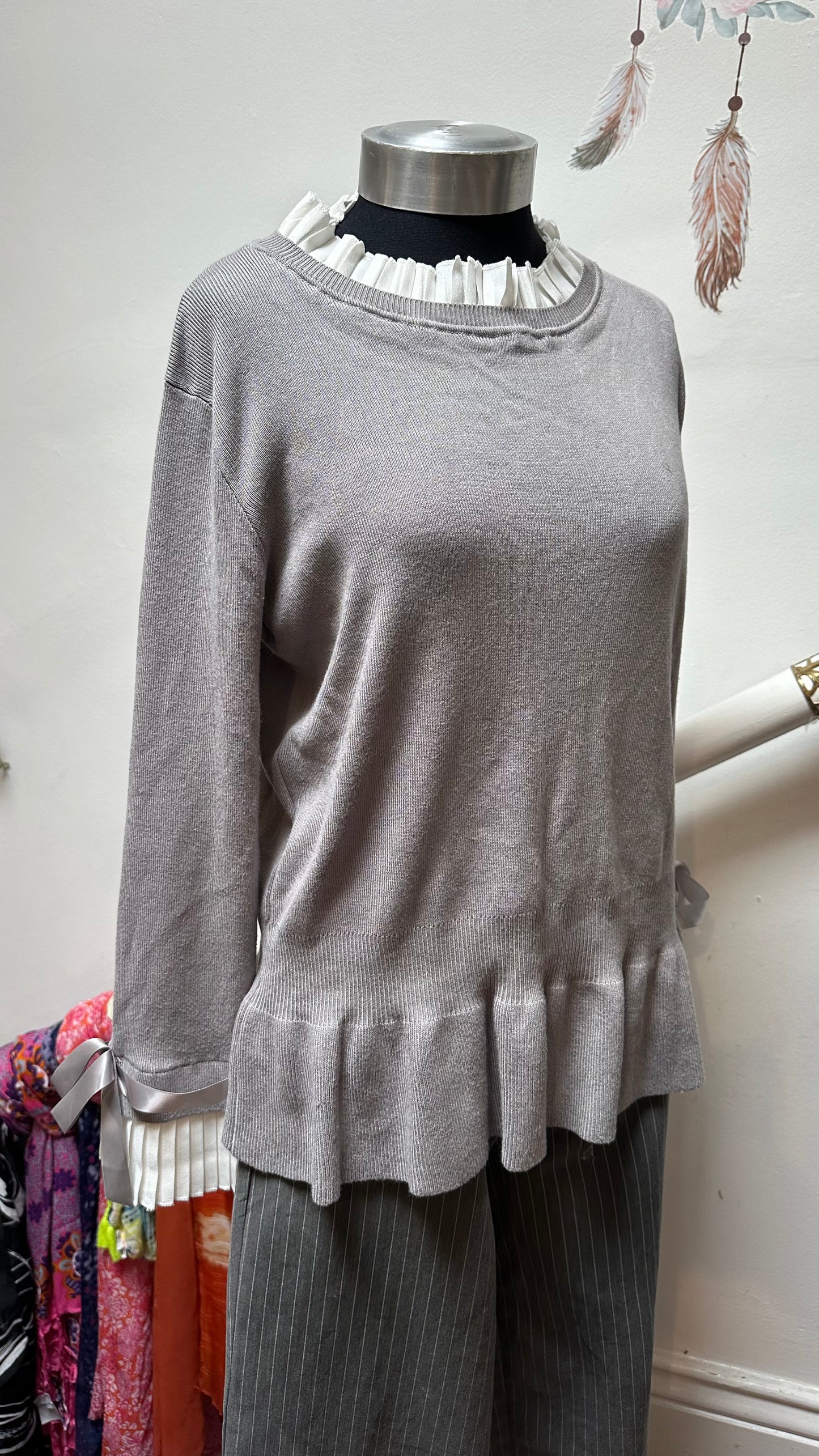 Cameo Rose Grey Pretty Sweater Size M