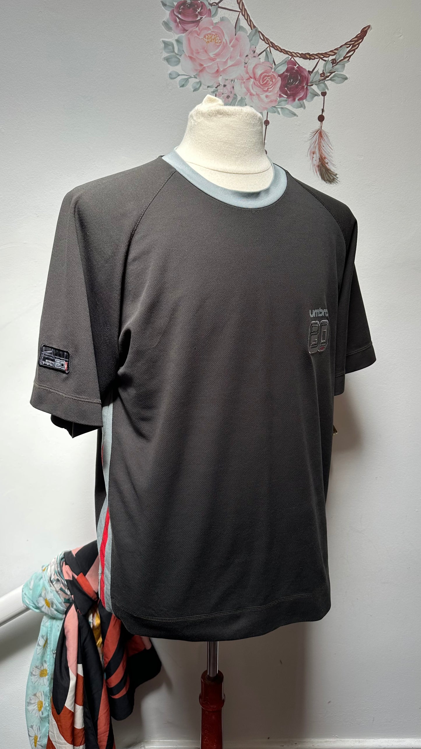 Umbro Retro Text Top SizeL L