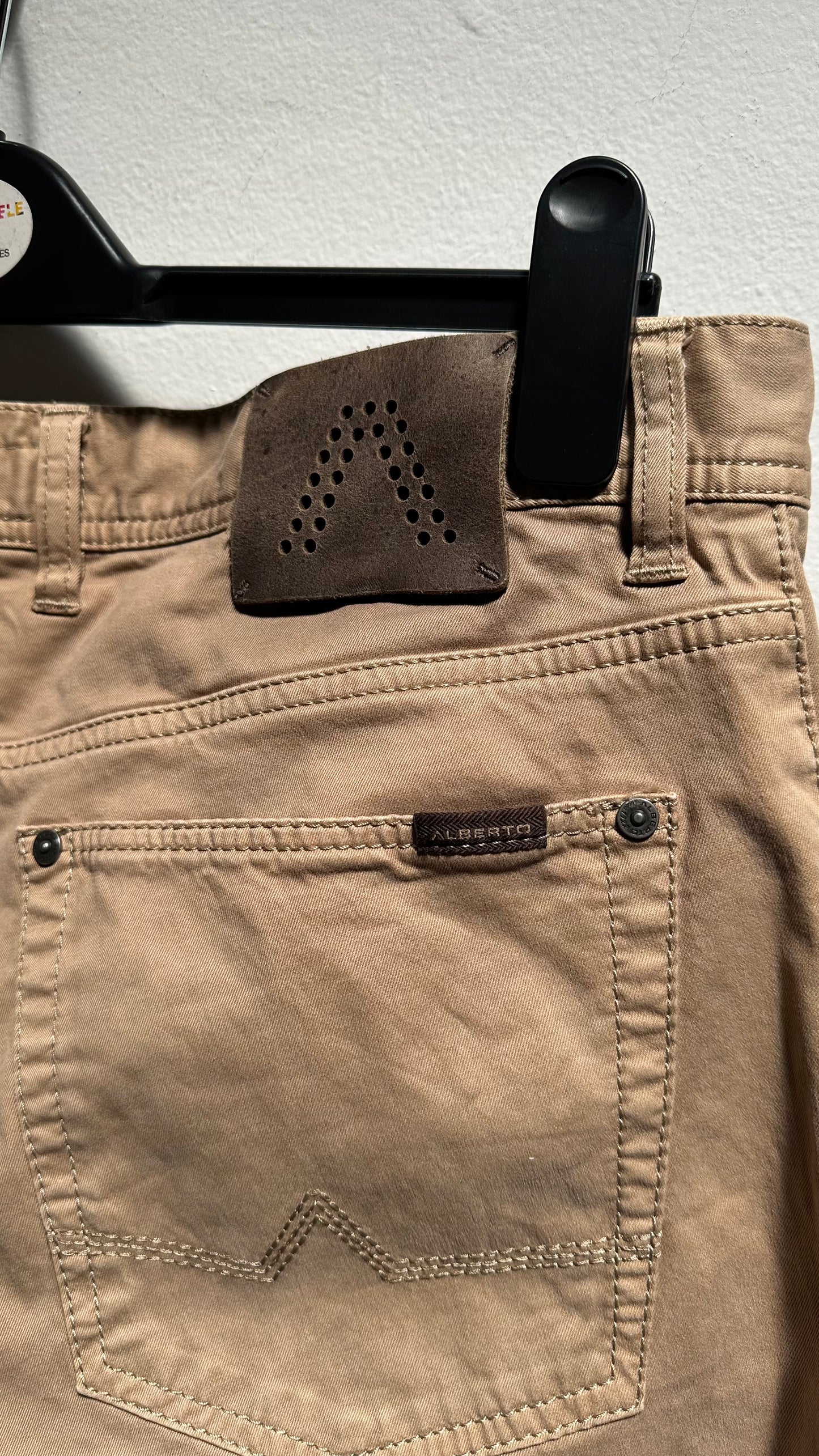 Alberto Beige 34” x 32” Jeans