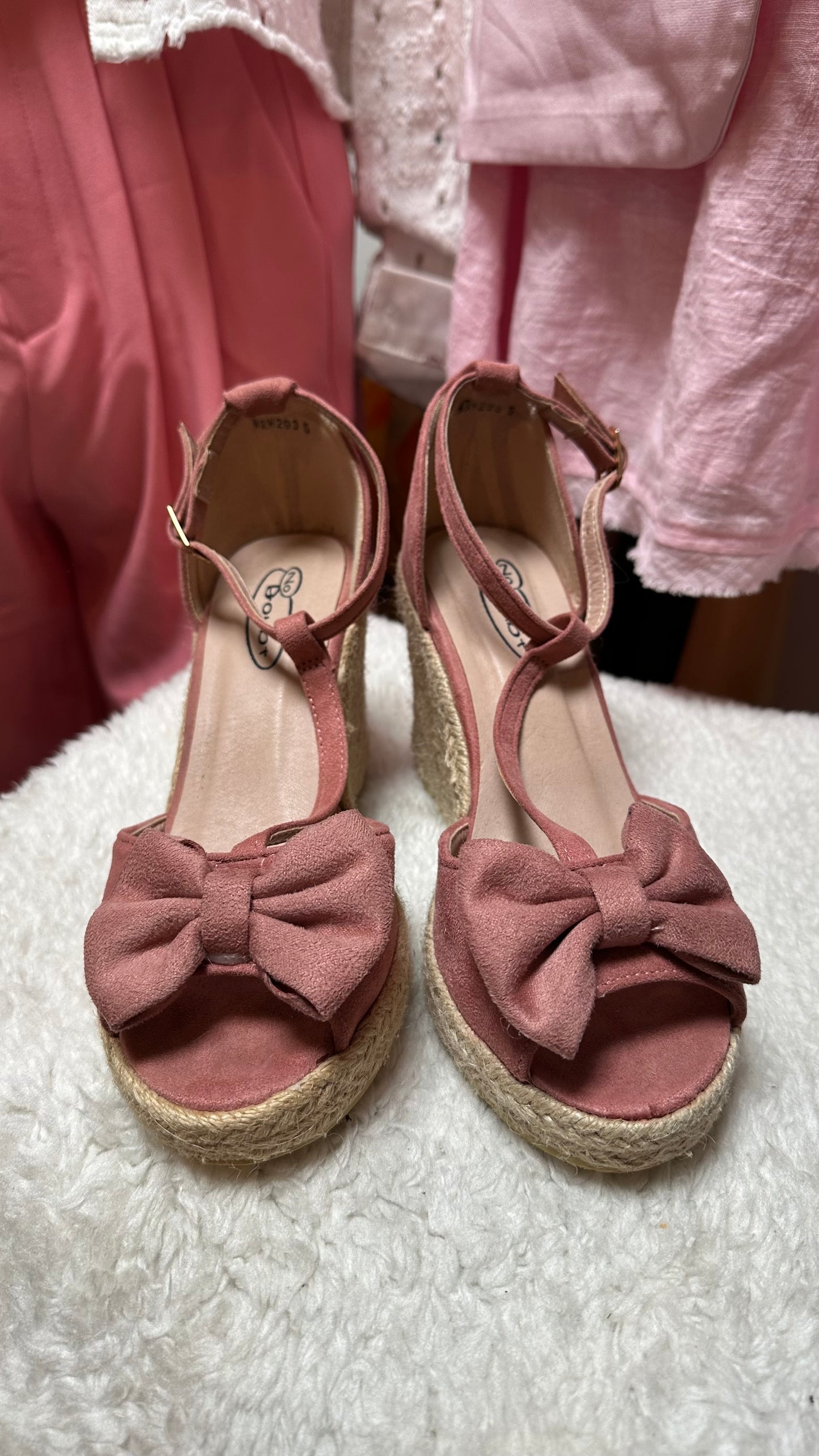 No Doubt Blush Pink Wedges Size 5