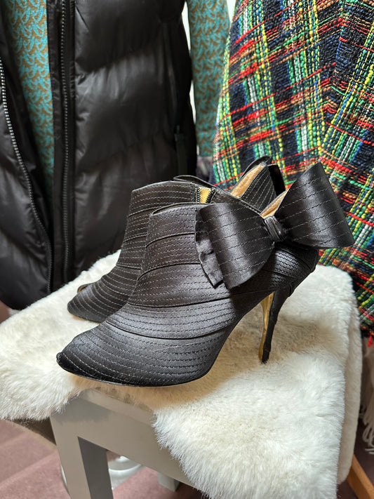 Designer Ted Baker Black Bow Heels Size 6