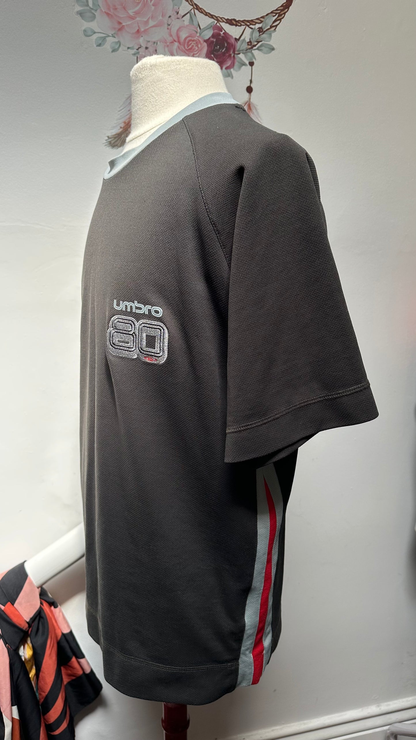 Umbro Retro Text Top SizeL L