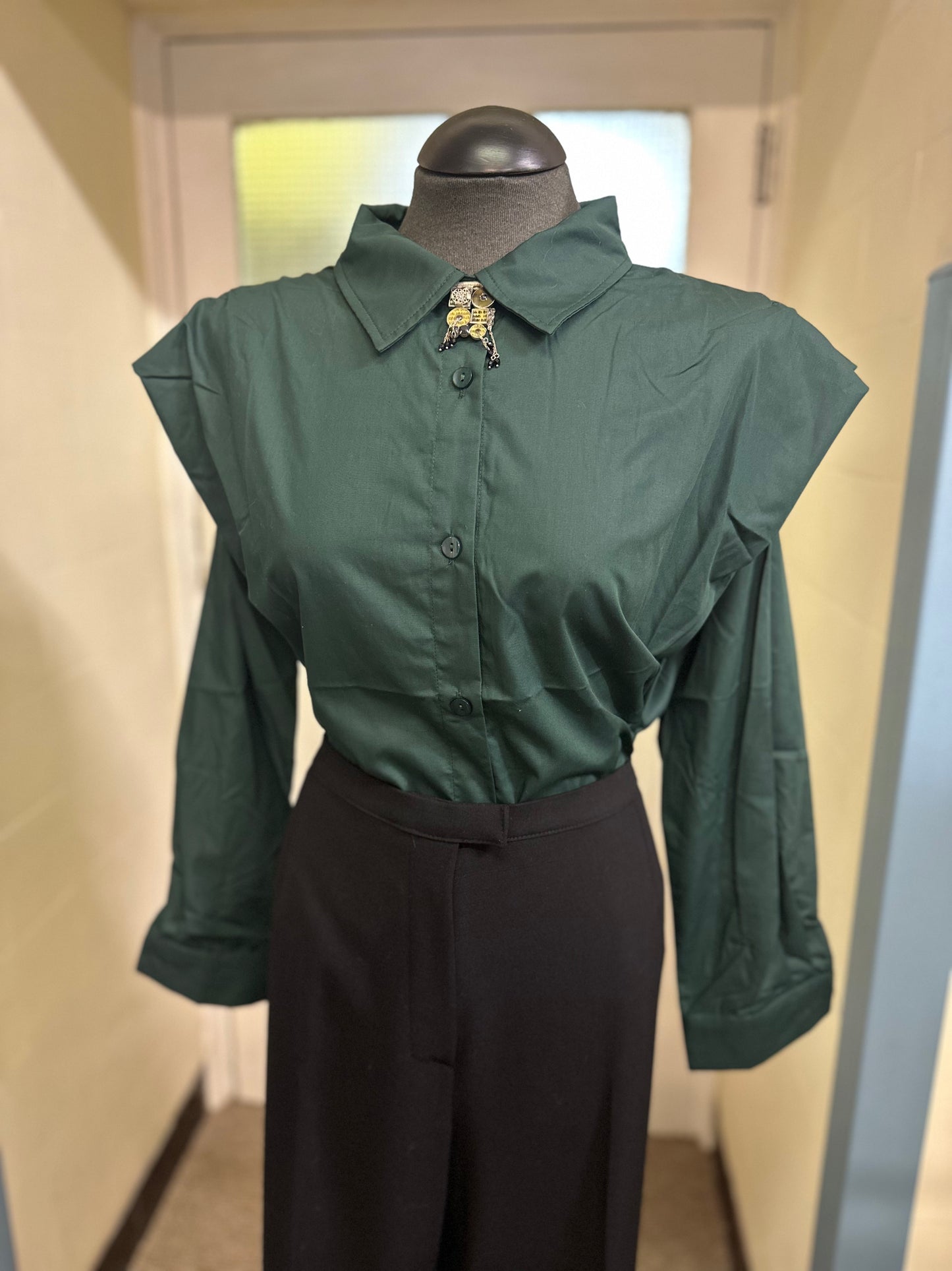 Amy & Clo Eccentric Forest Green Blouse, New with Tags, Size M, Necklace not included