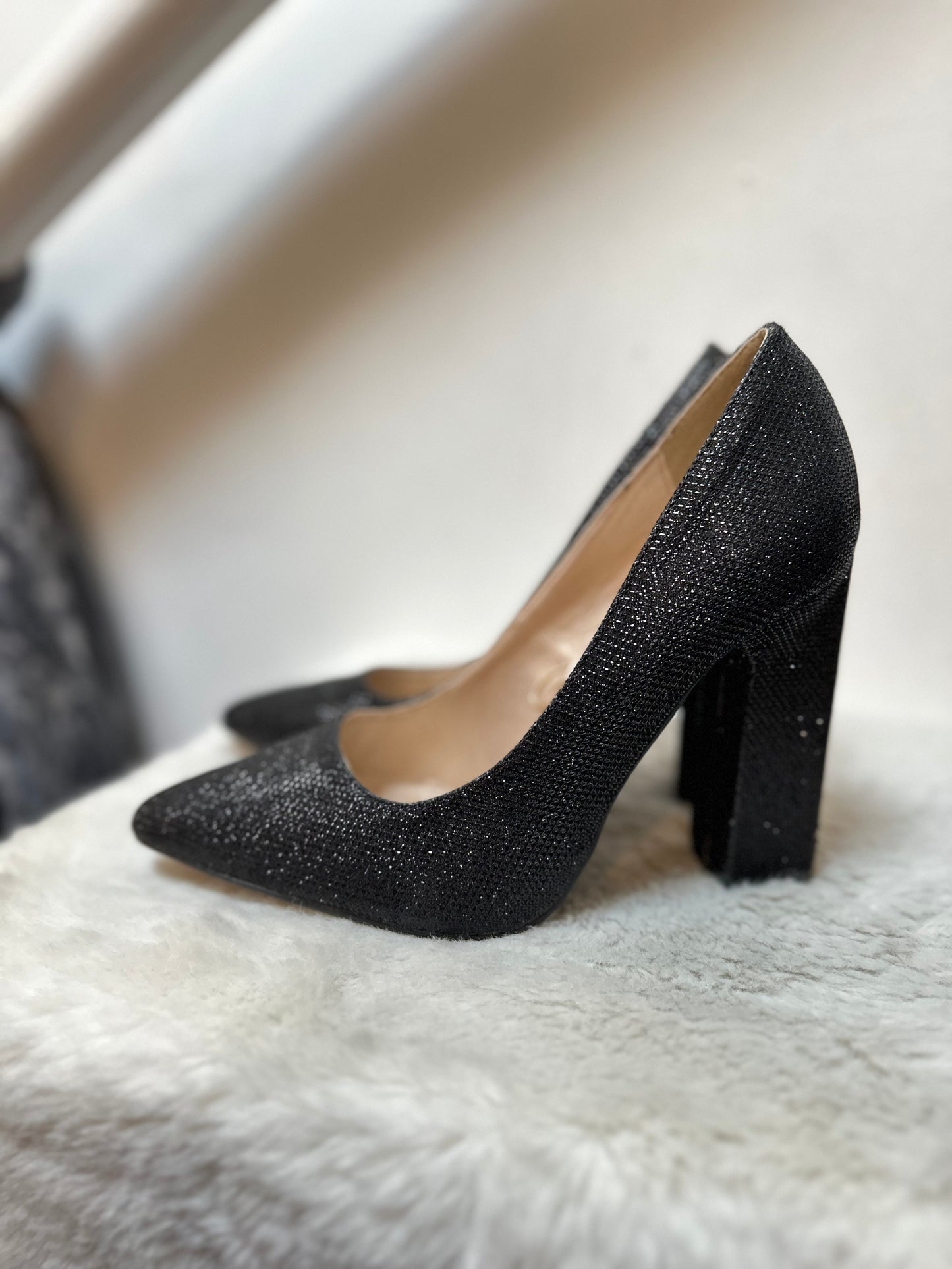 Full Circle Sparkle Black Pumps, Size 5