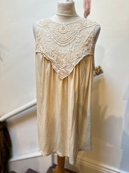 Cnfio Cream Top with Lace New with Tags Size 2XL