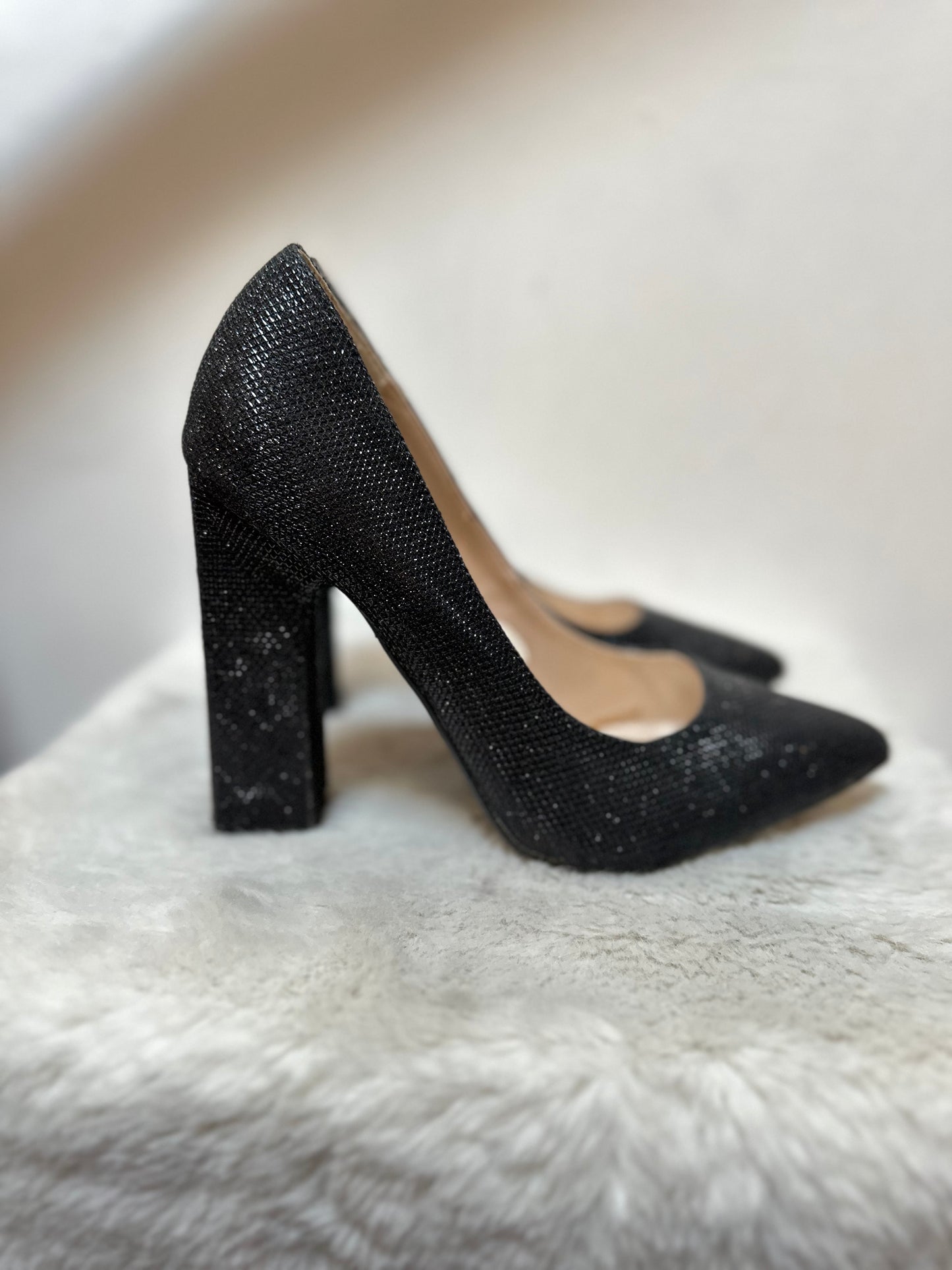 Full Circle Sparkle Black Pumps, Size 5