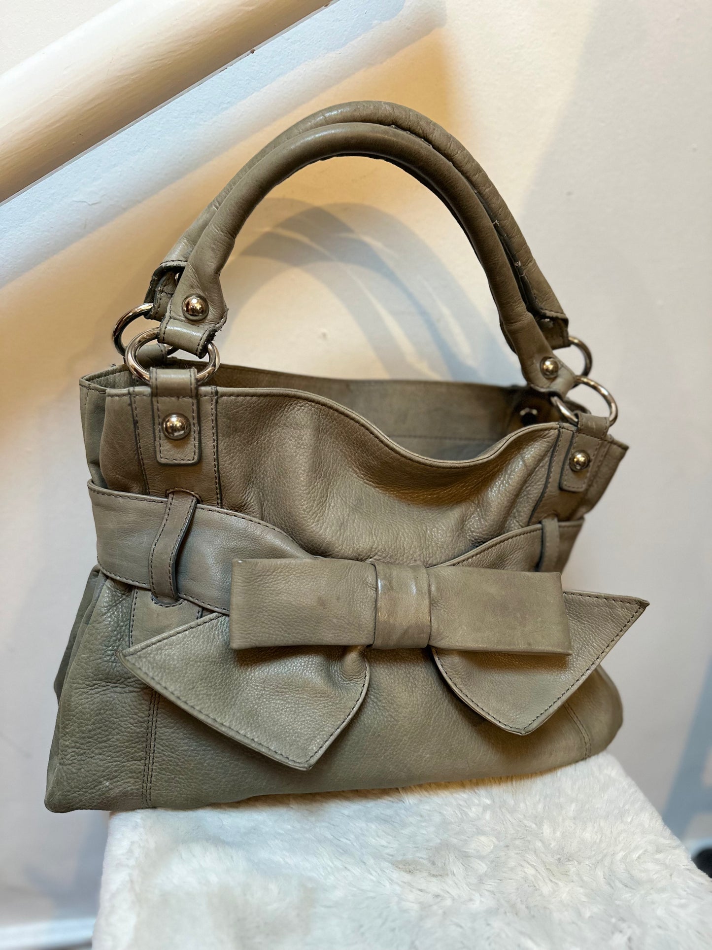 Loyd Baker Real Leather Large Grey Bag with XL Bow Detail, pen mark & signs of wear on handles (see last photos) but beautiful bag nonetheless