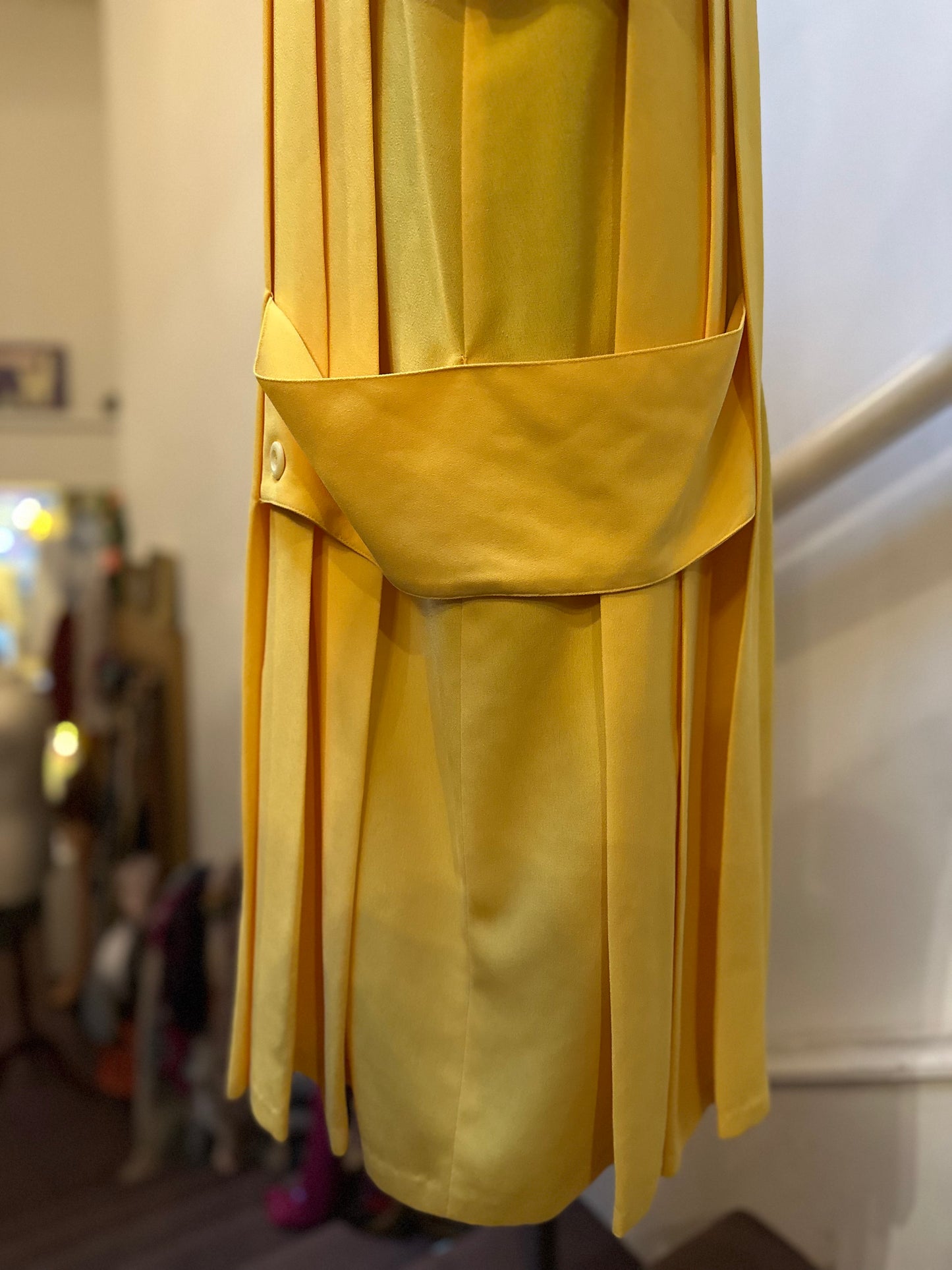 Vintage Simon Ellis Dallas Dress Sunflower Yellow with Shoulder Pads Size 16 few very slight theead pulls (see last photo)