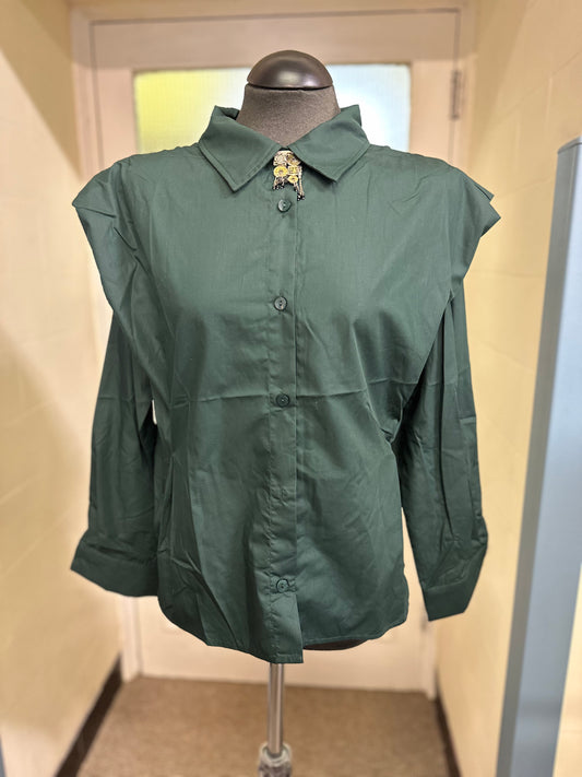 Amy & Clo Eccentric Forest Green Blouse, New with Tags, Size M, Necklace not included