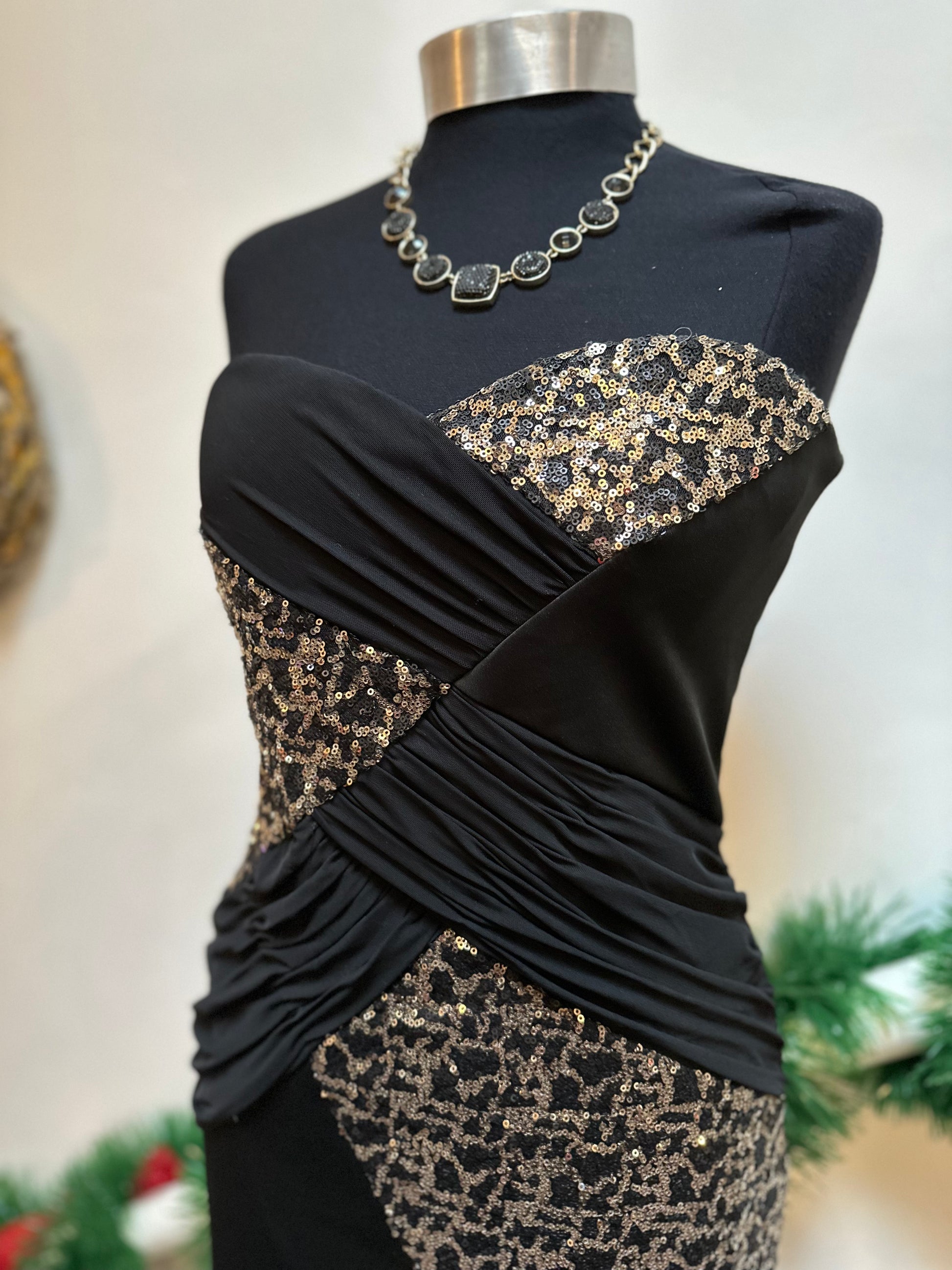 Boohoo Black & Gold Sequin Dress, Size 12, small fitting Wild Wardrobe Limited Boohoo Black & Gold Sequin Dress, Size 12, small fitting Wild Wardrobe Limited