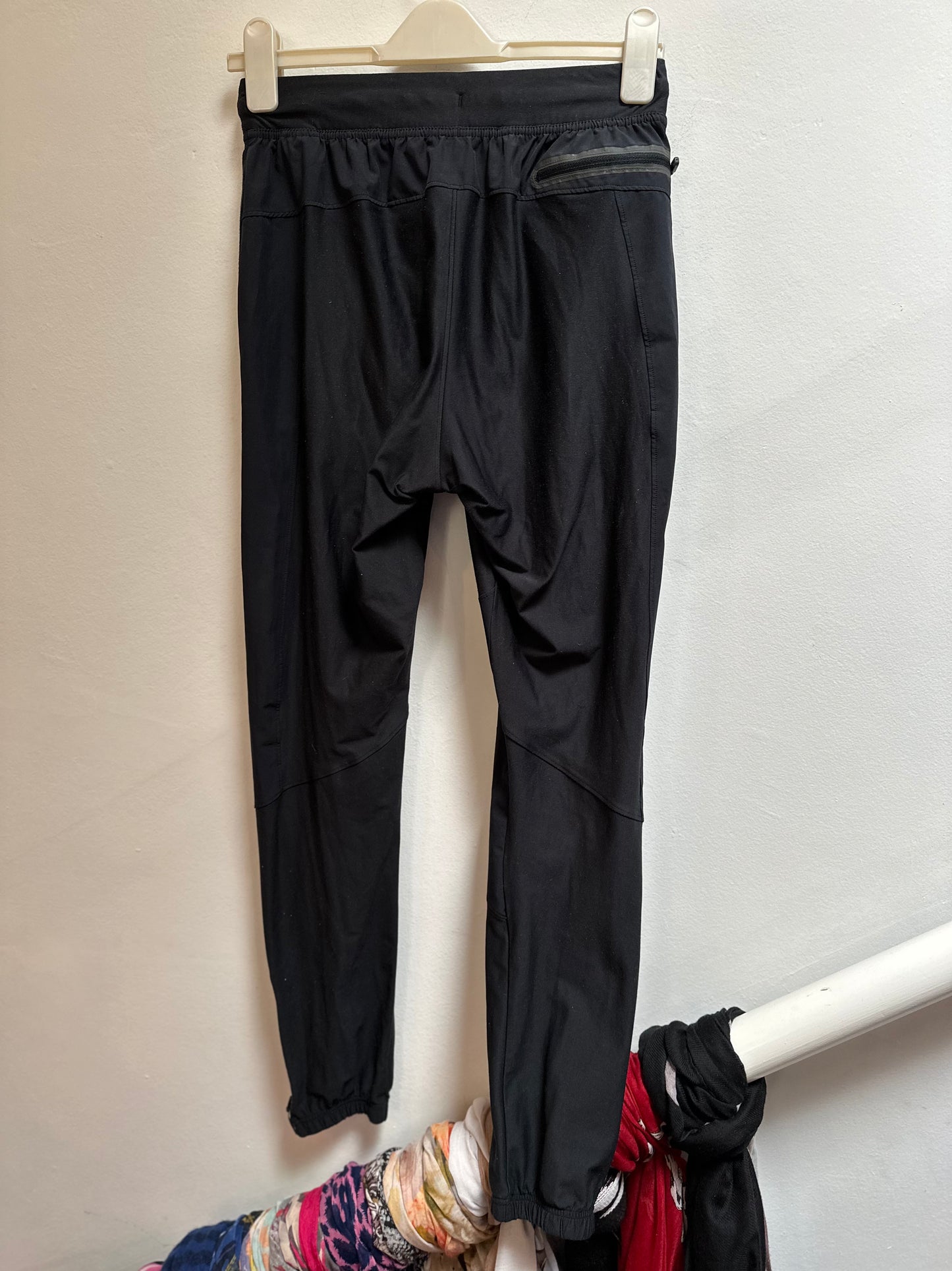 Under Armour Stretchy Tracksuit Bottoms with Reflective Details, Men’s Size S