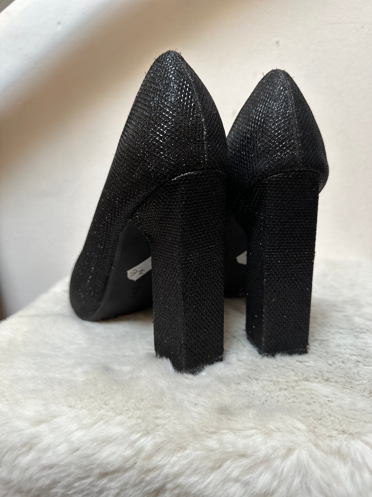 Full Circle Sparkle Black Pumps, Size 5