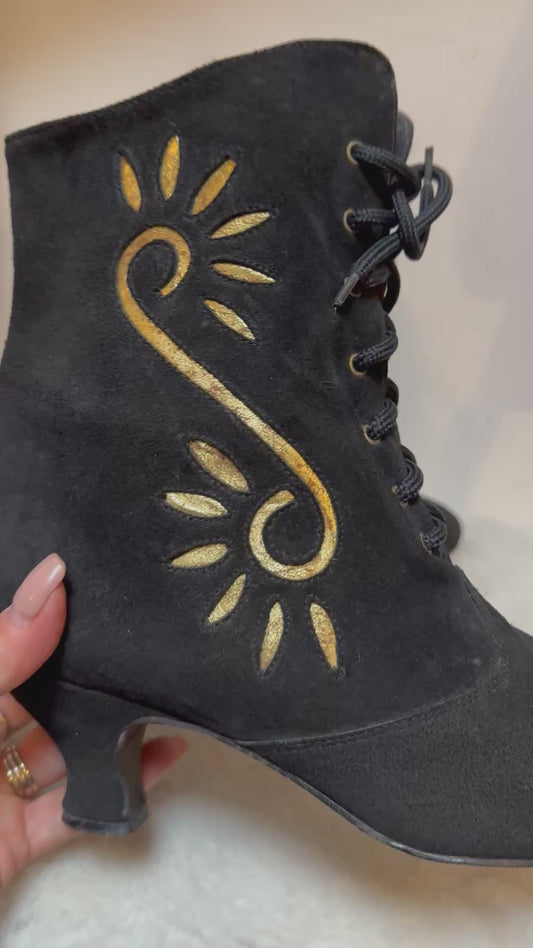Vintage Kitten Heel Suede Boots Size 7 (EU 41)