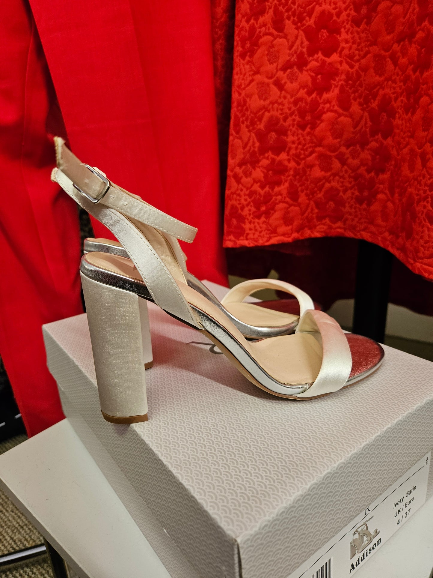 Ivory Satin sandals, size 4