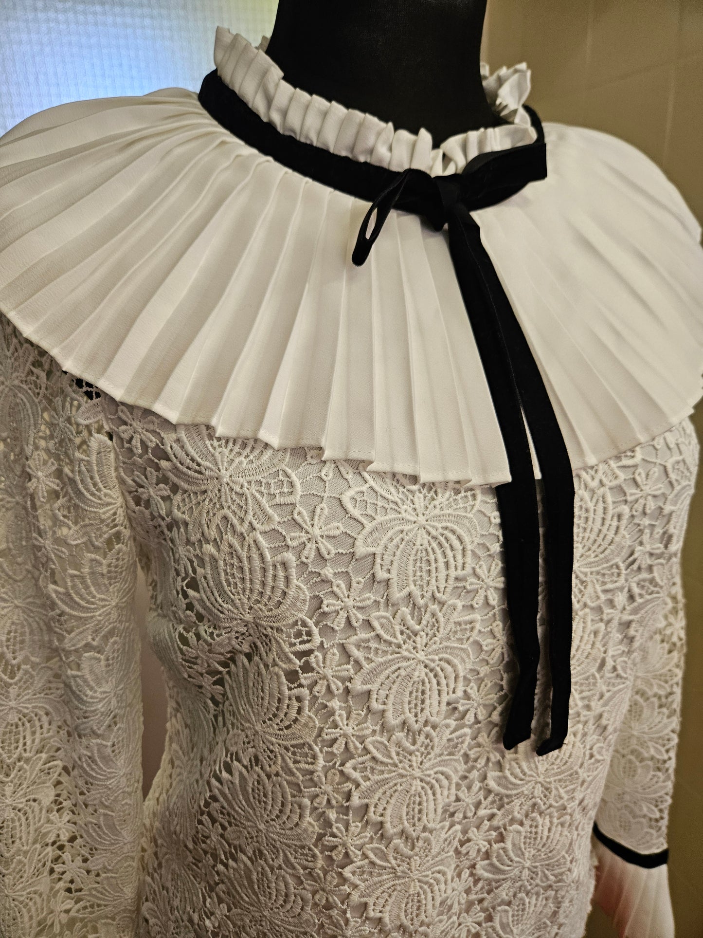 Savida, white lace, collared blouse with pussy bow, size M