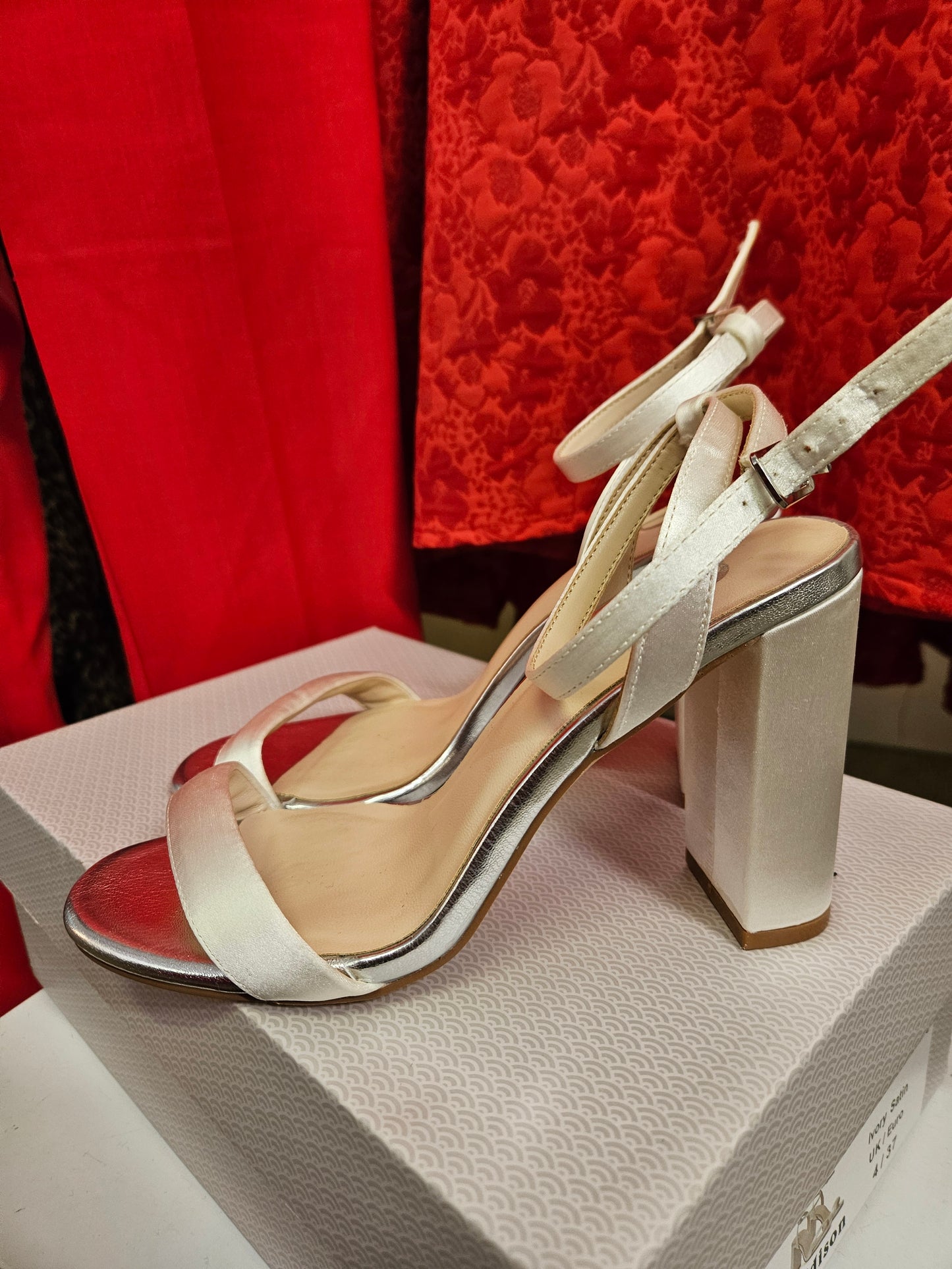Ivory Satin sandals, size 4