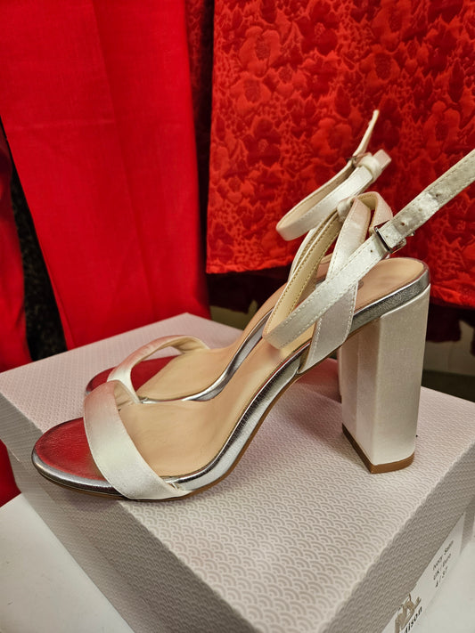 Ivory Satin sandals, size 4