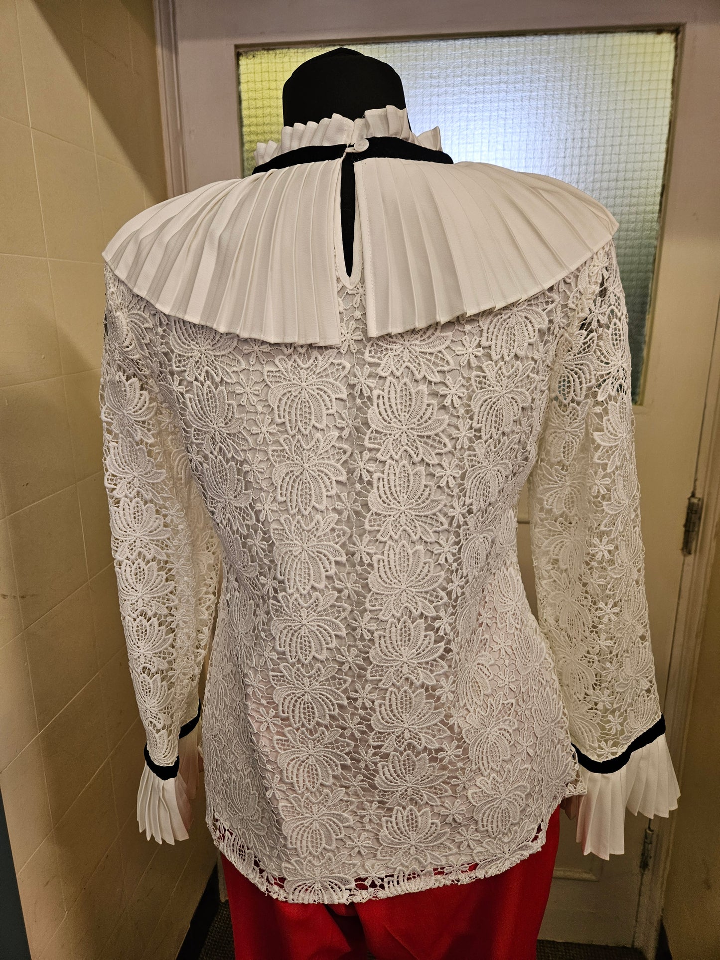 Savida, white lace, collared blouse with pussy bow, size M